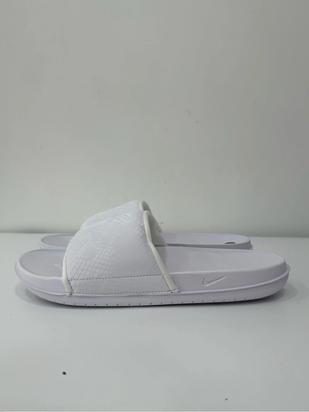 Nike Kobe Offcourt Slide Slip-On Sandal White Pool Beach IF2870-100 Men Size 10